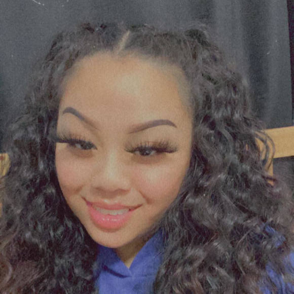 Meet your Posher, Alyson - Picture 1 of 1